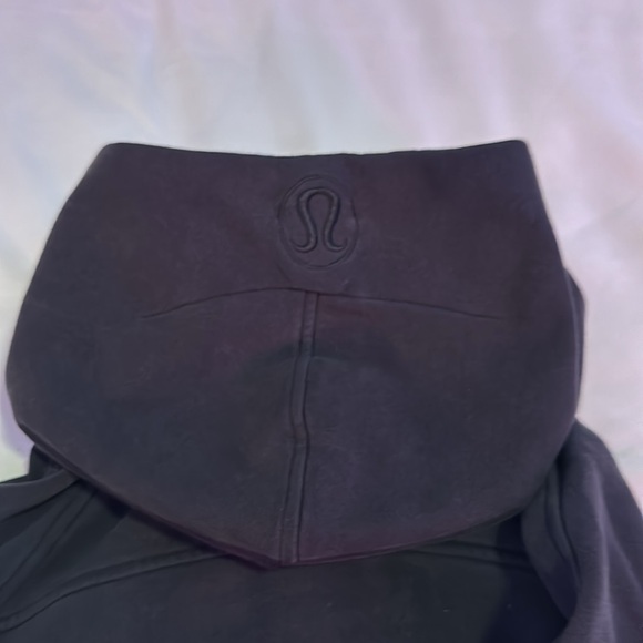 Size 4 Lululemon Original Scuba- Black - Picture 5 of 5